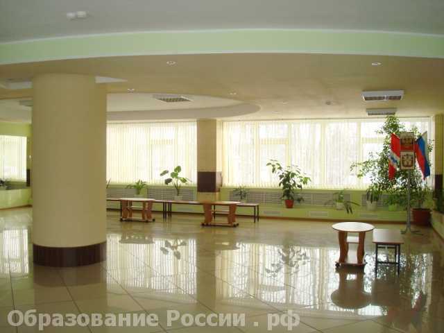 В холле главного корпуса Филиал Омского государственного педагогического университета в г.Таре
