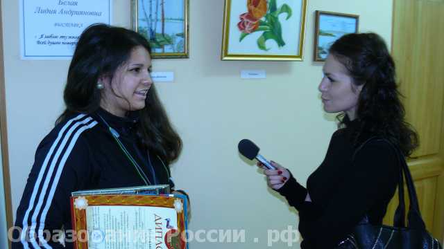 Победительница областных Ломоносовских чтений  дает интервьб для ВГТРК \