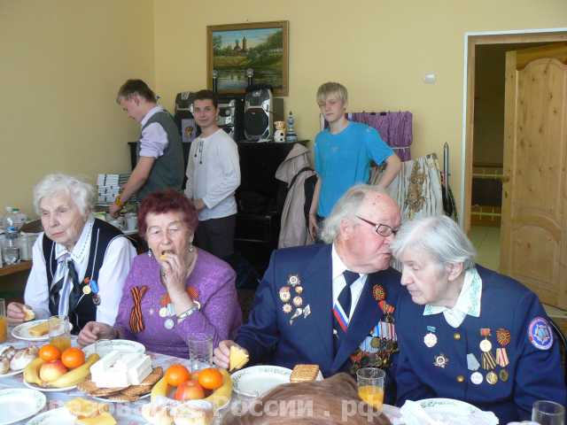 Во время встречи с ветеранами ВОВ. 9 мая 2011 год